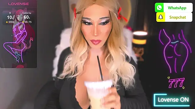 Snapshot of xSelfsuckerMistressVanyax chatting on 06-08-26, 05:24 xSelfsuckerMistressVanyax online show from 06-08-26, 05:24