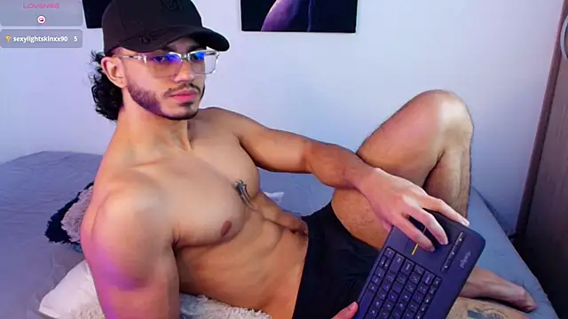Snapshot of IamAxel03 chatting on 06-10-26, 06:09 IamAxel03 online show from 06-10-26, 06:09