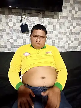 Snapshot of luis20212 chatting on 06-18-26, 04:33 luis20212 online show from 06-18-26, 04:33
