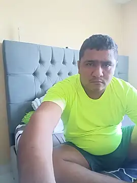 Snapshot of luis20212 chatting on 06-27-26, 05:08 luis20212 online show from 06-27-26, 05:08
