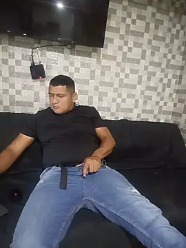 Snapshot of luis20212 chatting on 06-17-26, 03:28 luis20212 online show from 06-17-26, 03:28