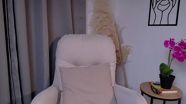 Snapshot of LiaFox_ chatting on 04-09-26, 03:08 LiaFox online show from 04-09-26, 03:08