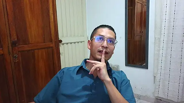 Snapshot of Eriick___E chatting on 05-07-26, 12:48 Eriick E online show from 05-07-26, 12:48