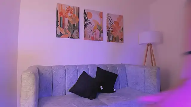 Velvet Noir  online show from 04-10-26, 11:17