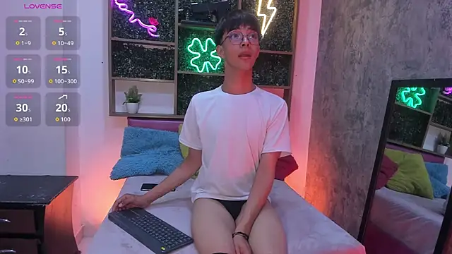 Snapshot of Eyden_Connor chatting on 06-02-26, 11:05 Eyden Connor online show from 06-02-26, 11:05