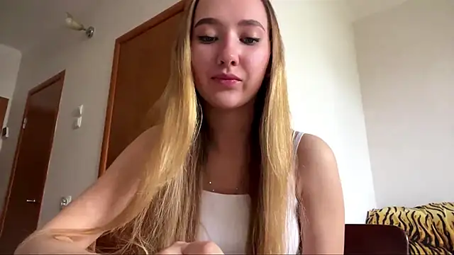 Snapshot of Liesenaniles chatting on 04-09-26, 06:15 Liesenaniles online show from 04-09-26, 06:15