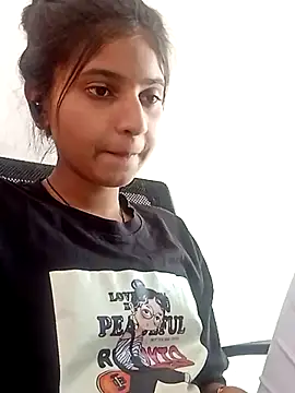 Snapshot of TANU01990 chatting on 04-01-26, 04:58 TANU01990 online show from 04-01-26, 04:58