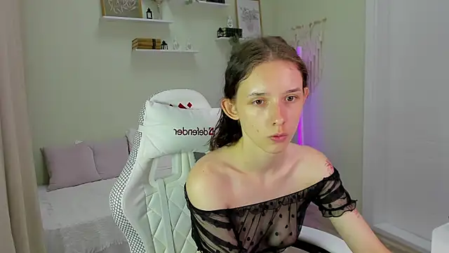 Snapshot of AnnaOddy chatting on 06-29-26, 02:51 AnnaOddy online show from 06-29-26, 02:51