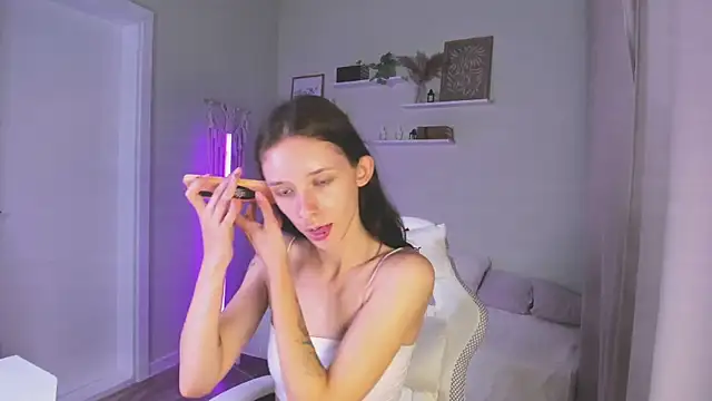 Snapshot of AnnaOddy chatting on 08-04-26, 01:43 AnnaOddy online show from 08-04-26, 01:43