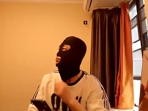 Snapshot of samouass chatting on 04-22-26, 08:43 samouass online show from 04-22-26, 08:43