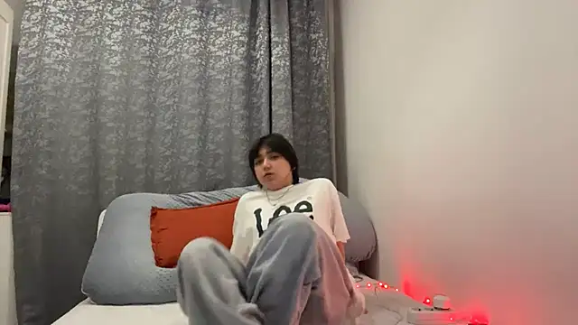 Snapshot of Malleq chatting on 03-31-26, 03:03 Malleq online show from 03-31-26, 03:03