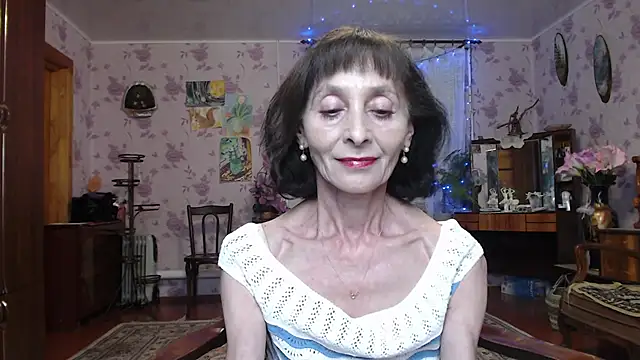 Snapshot of Shooting-Star- chatting on 05-18-26, 06:34 Shooting-Star- online show from 05-18-26, 06:34