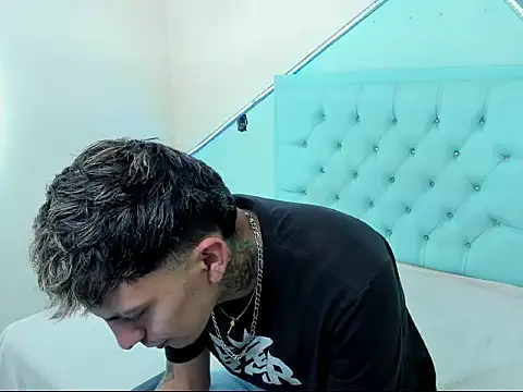 Snapshot of Max_sstteel chatting on 03-31-26, 01:35 Max sstteel online show from 03-31-26, 01:35