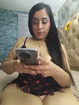 Snapshot of val_eria chatting on 06-11-26, 04:42 val eria online show from 06-11-26, 04:42