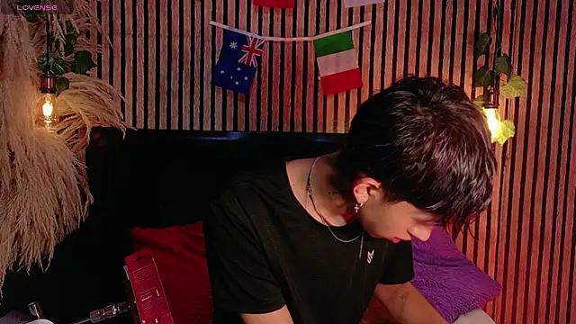 Snapshot of Tommy_Fox chatting on 07-09-26, 03:40 Tommy Fox online show from 07-09-26, 03:40