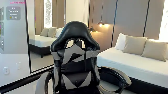 aisha hart  online show from 04-10-26, 03:02