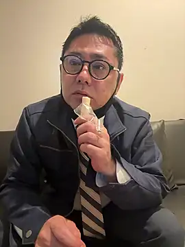 Snapshot of RYUICHI_1919 chatting on 05-07-26, 10:40 RYUICHI 1919 online show from 05-07-26, 10:40
