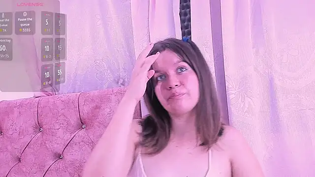 Snapshot of _Lunasex_ chatting on 04-10-26, 02:46 Lunasex online show from 04-10-26, 02:46