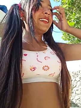Snapshot of Pretty_karol chatting on 05-22-26, 01:31 Pretty karol online show from 05-22-26, 01:31