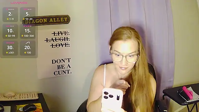 Snapshot of RoxyRedXO12 chatting on 04-30-26, 10:14 RoxyRedXO12 online show from 04-30-26, 10:14