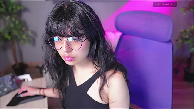 Snapshot of Saphyralux chatting on 07-08-26, 08:53 Saphyralux online show from 07-08-26, 08:53