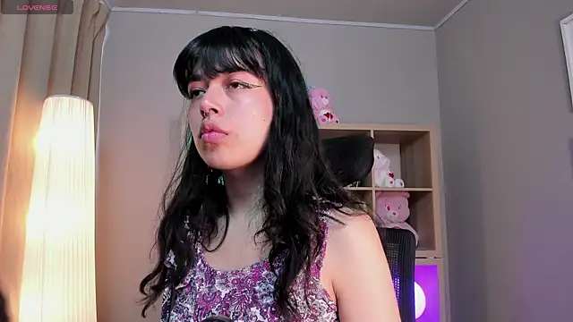 Snapshot of Saphyralux chatting on 06-11-26, 08:50 Saphyralux online show from 06-11-26, 08:50