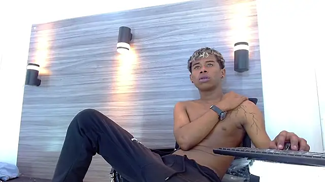 Snapshot of LuckyBluex chatting on 03-29-26, 02:57 LuckyBluex online show from 03-29-26, 02:57