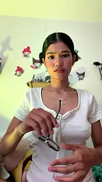 Snapshot of Emycarver09_ chatting on 07-19-26, 12:57 Emycarver09 online show from 07-19-26, 12:57