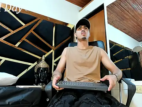 LucaColmal online show from 04-06-26, 04:46