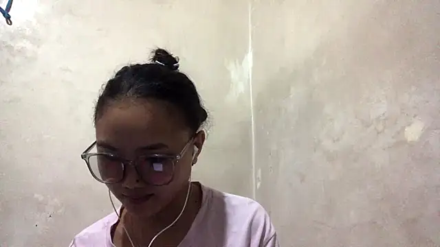 Snapshot of VeronicaCepeda chatting on 03-31-26, 12:40 VeronicaCepeda online show from 03-31-26, 12:40