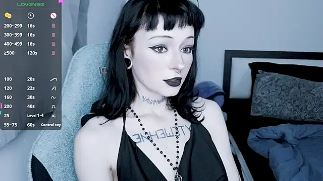 Snapshot of H3xD0ll chatting on 06-01-26, 11:32 H3xD0ll online show from 06-01-26, 11:32