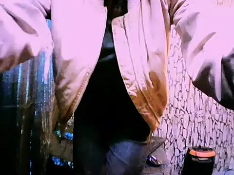 Snapshot of Alanadelray21 chatting on 06-12-26, 06:33 Alanadelray21 online show from 06-12-26, 06:33