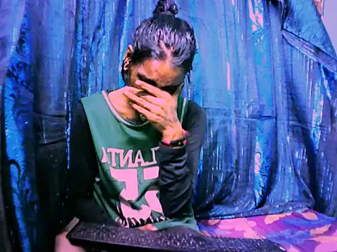 Snapshot of Alanadelray21 chatting on 07-02-26, 05:57 Alanadelray21 online show from 07-02-26, 05:57