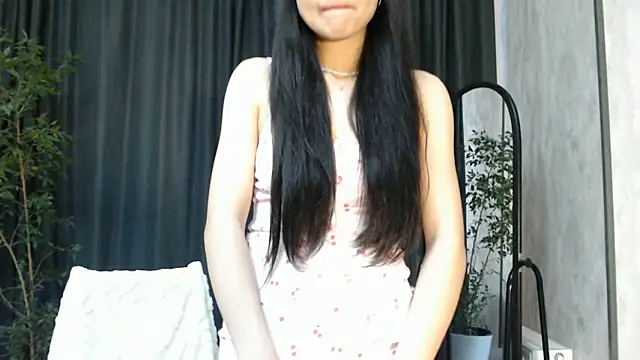 Snapshot of SecretTiny chatting on 04-09-26, 12:33 SecretTiny online show from 04-09-26, 12:33