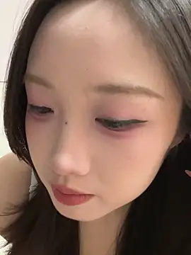Snapshot of Alice-babyone chatting on 05-15-26, 02:15 Alice-babyone online show from 05-15-26, 02:15