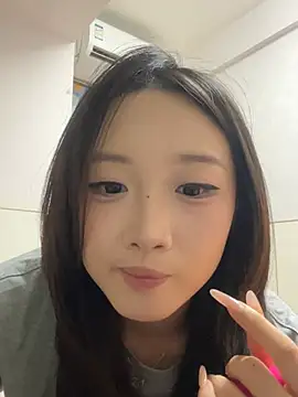 Snapshot of Alice-babyone chatting on 04-27-26, 10:24 Alice-babyone online show from 04-27-26, 10:24