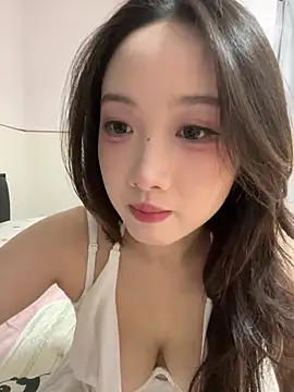 Snapshot of Alice-babyone chatting on 05-16-26, 01:43 Alice-babyone online show from 05-16-26, 01:43