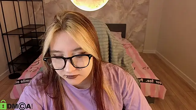 Snapshot of Luna_Host chatting on 04-07-26, 01:29 Luna Host online show from 04-07-26, 01:29