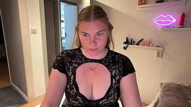 Snapshot of SexyBlondJoanna-Exclusief chatting on 05-16-26, 10:25 SexyBlondJoanna-Exclusief online show from 05-16-26, 10:25