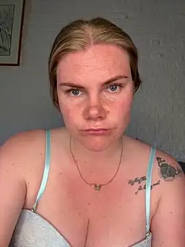 Snapshot of SexyBlondJoanna-Exclusief chatting on 04-18-26, 02:19 SexyBlondJoanna-Exclusief online show from 04-18-26, 02:19