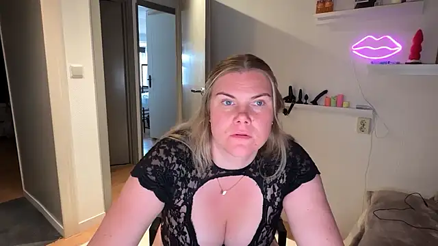 Snapshot of SexyBlondJoanna-Exclusief chatting on 05-16-26, 10:36 SexyBlondJoanna-Exclusief online show from 05-16-26, 10:36
