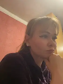 Snapshot of Kirasweetlove chatting on 05-01-26, 07:52 Kirasweetlove online show from 05-01-26, 07:52