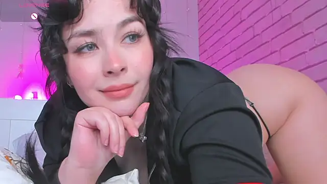 Snapshot of NatalForsy chatting on 04-21-26, 11:39 NatalForsy online show from 04-21-26, 11:39