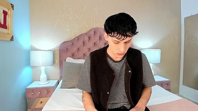 Snapshot of LephyStar chatting on 05-19-26, 04:08 LephyStar online show from 05-19-26, 04:08