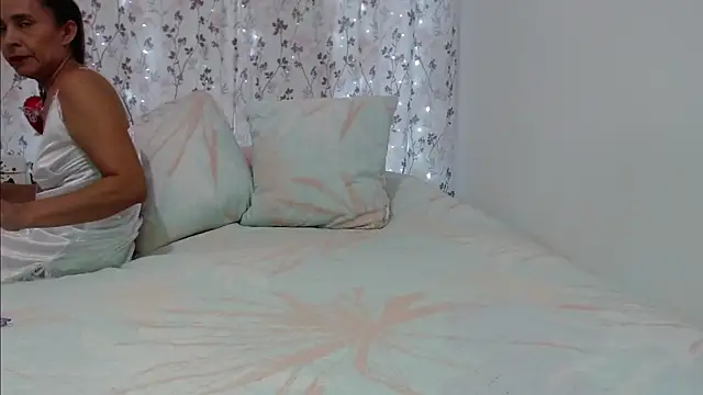 Snapshot of ThaliaGray_ chatting on 05-17-26, 10:15 ThaliaGray online show from 05-17-26, 10:15