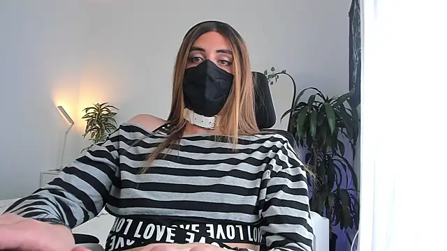 LilyReina online show from 04-21-26, 06:25