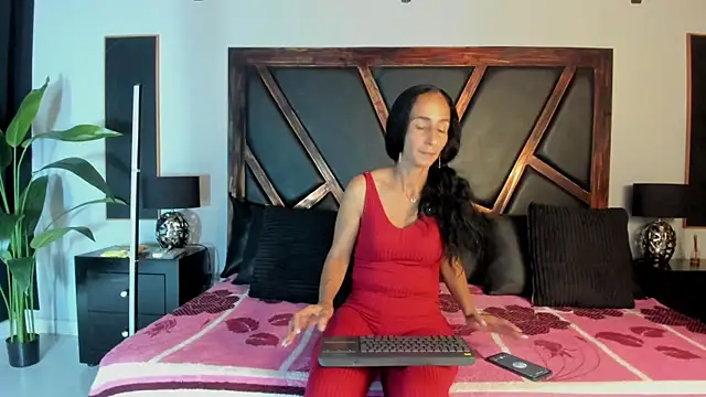 Snapshot of SamanttaLopez chatting on 04-18-26, 01:02 SamanttaLopez online show from 04-18-26, 01:02