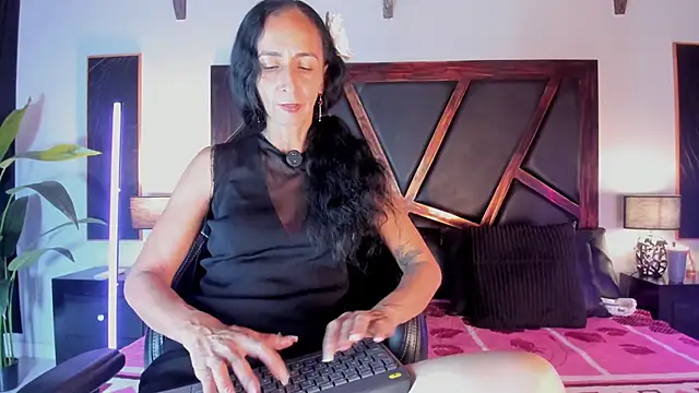 Snapshot of SamanttaLopez chatting on 04-15-26, 01:48 SamanttaLopez online show from 04-15-26, 01:48