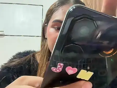 yourhotwild bella online show from 04-14-26, 07:08