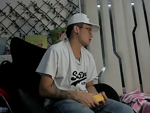 Snapshot of BarbieAndMax chatting on 03-29-26, 05:03 BarbieAndMax online show from 03-29-26, 05:03